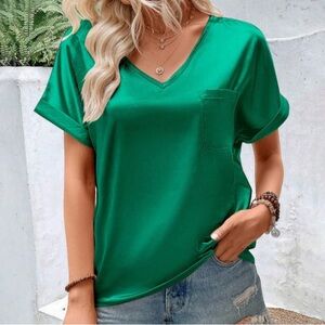 Classic V-Neck Short Sleeve Pocket Tee in Emerald Green